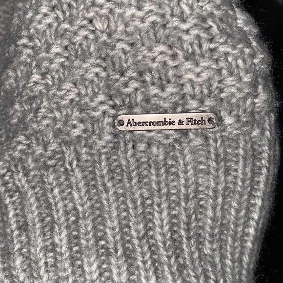 Sweater - Picture 4 of 4